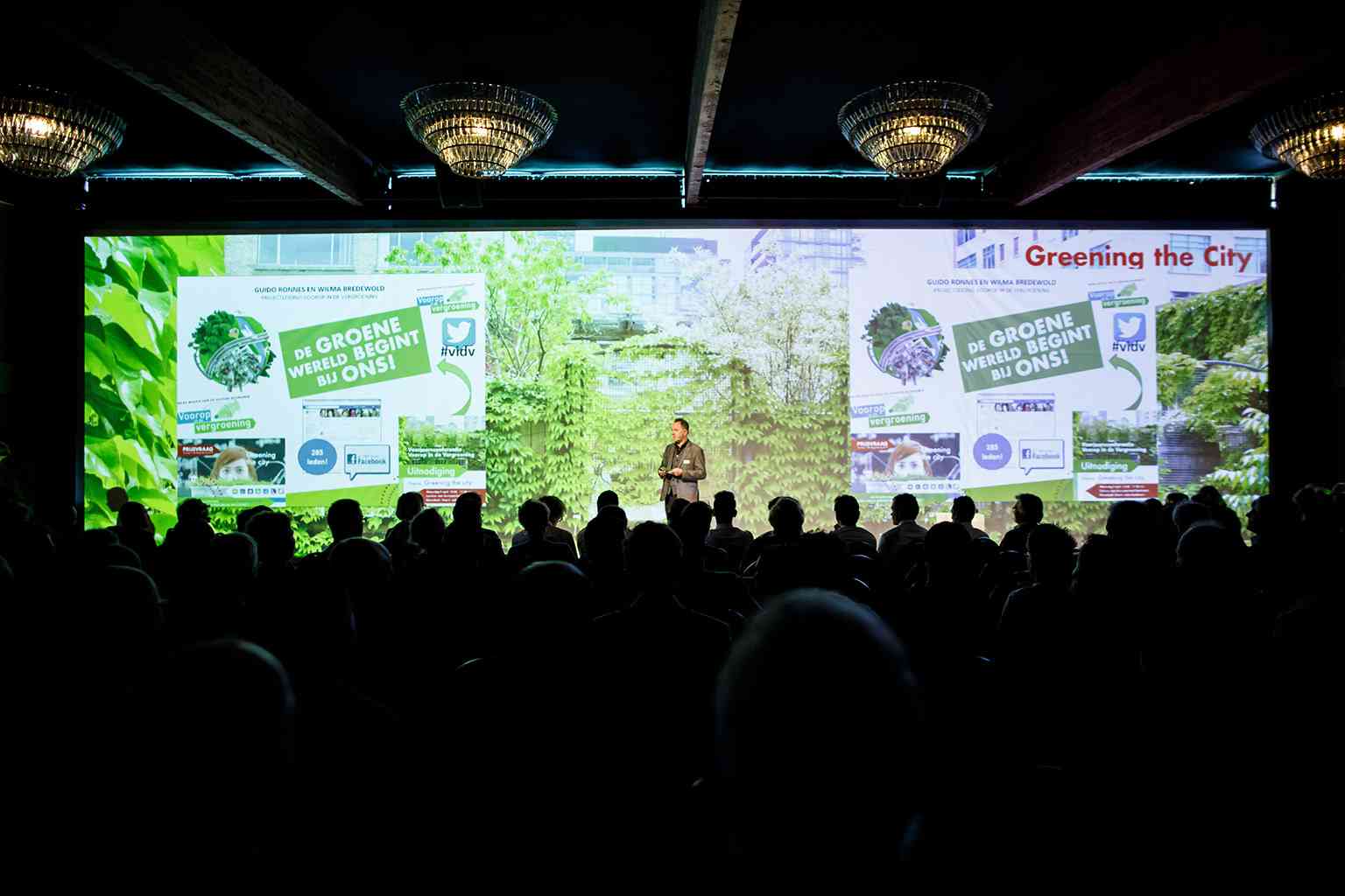 Evenementenlocatie Veerkracht Tuinzicht plenair congres scherm projectie
